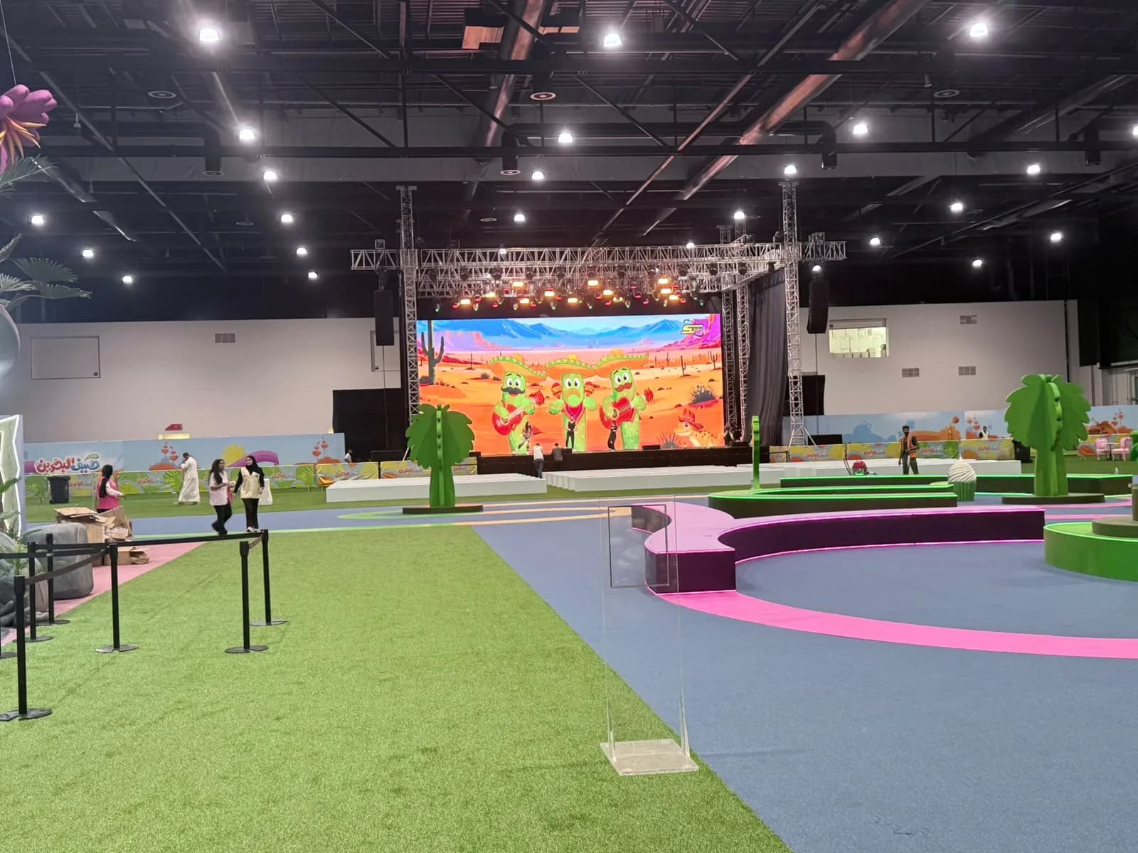 Large-format indoor event production with turf flooring and LED screen build